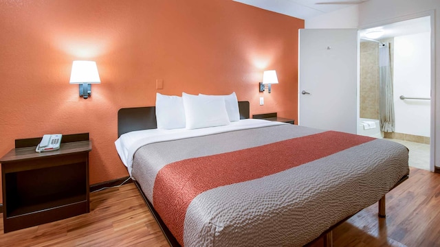 1 King Bed | Mobility Accessible Tub, Nsmk