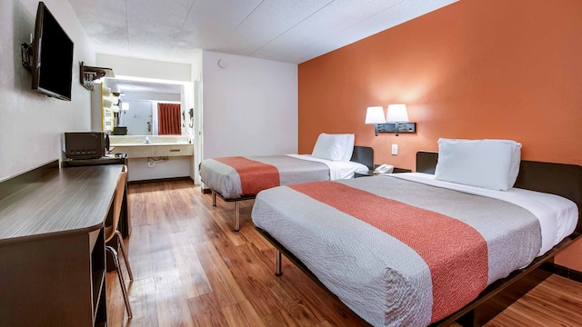 2 Full Beds | Smoking