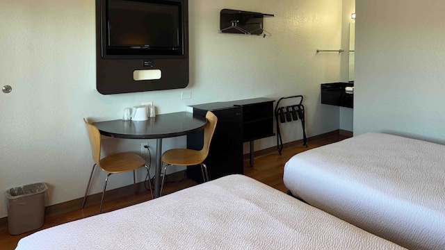 2 Full Beds | Micfridge