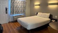 Motel 6 Simi Valley, CA