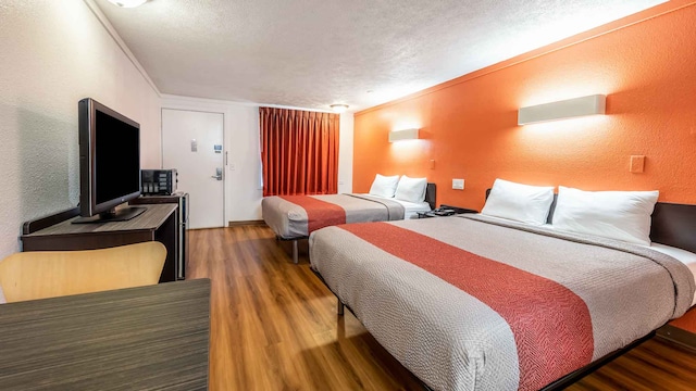 2 Queen Beds | Smoking