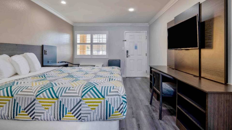 1 King Bed | Suite, Nsmk, Micfridge, Sofa-Bed
