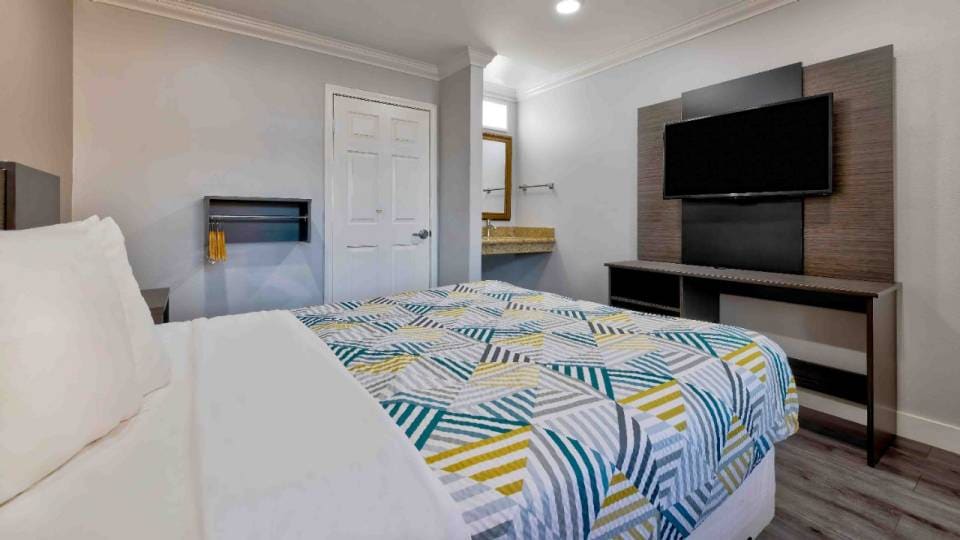 1 Queen Bed | Non-Smoking, Mini Fridge