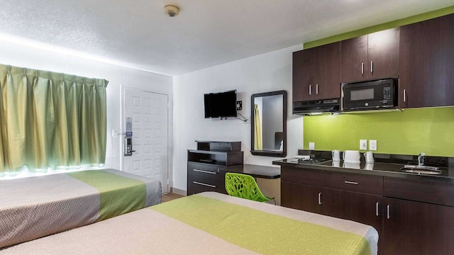 2 Full Beds | Mobil Access Tub Nsmk Kitchen