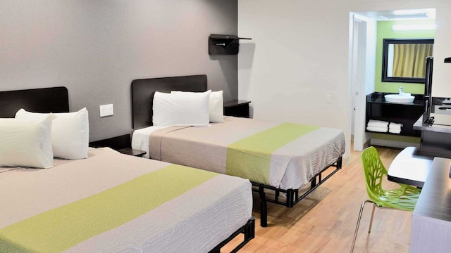 2 Full Beds | Non-Smoking, Kitchen