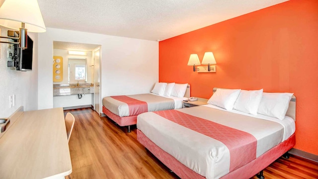 2 Queen Beds | Micfridge