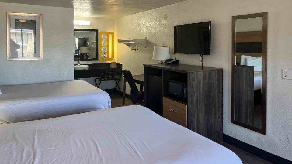 2 Queen Beds | Non-Smoking, Micfridge