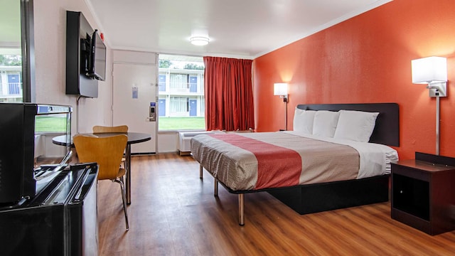 1 King Bed | Mobil Access Tub Nsmk Micfridg