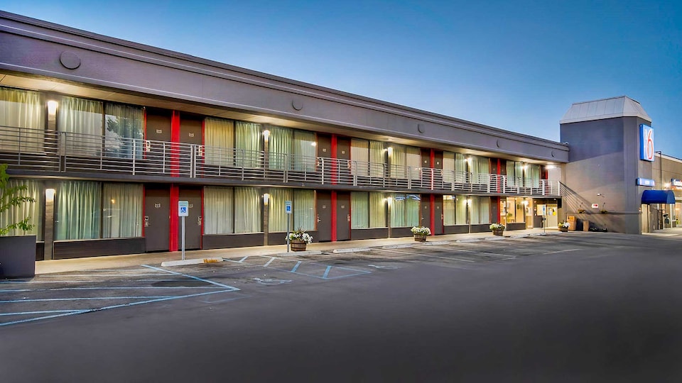 Motel 6 Louisville, KY - Airport - Fair Expo, C40213, Louisville