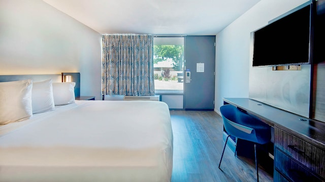 1 King Bed | Mobility Accessible Tub, Nsmk