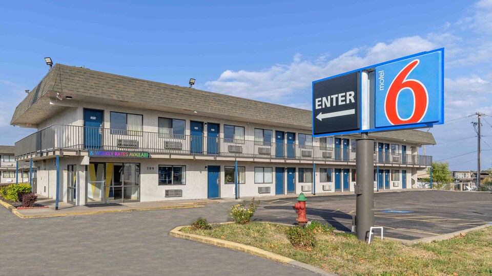 Motel6 Topeka, KS - Northwest, Topeka KS, Topeka