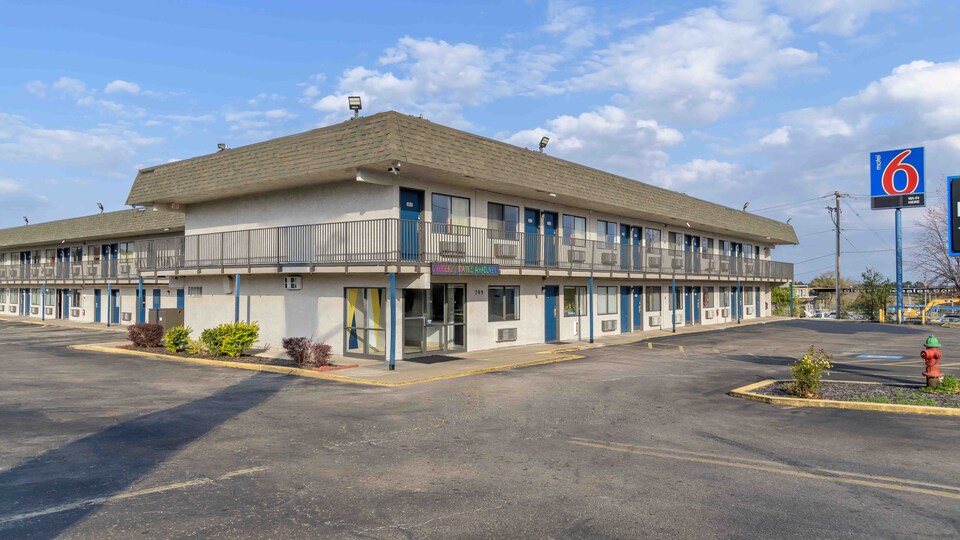 Motel6 Topeka, KS - Northwest, Topeka KS, Topeka