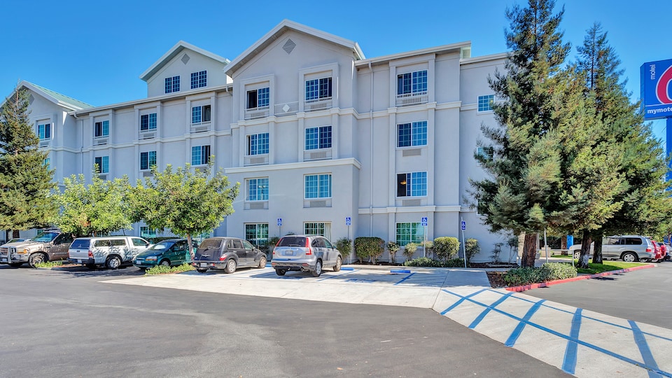 Studio 6 Belmont, CA  San Francisco - Redwood, Belmont, Belmont