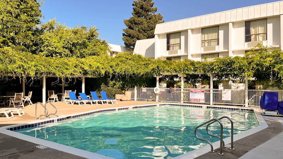 Studio 6 Belmont, CA  San Francisco - Redwood, Belmont, Belmont