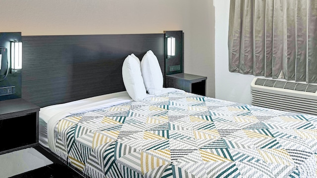 1 Queen Bed | ADA/Tub