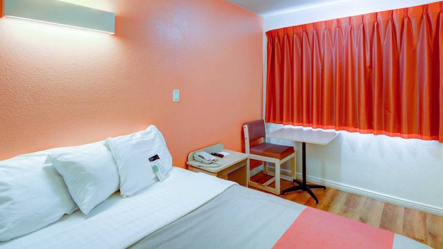 1 Queen Bed | Smoking