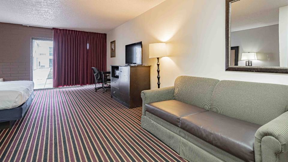 1 King Bed | Suite, Non-Smoking