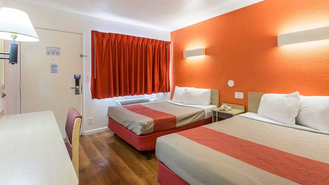 2 FULL BEDS | SMOKING