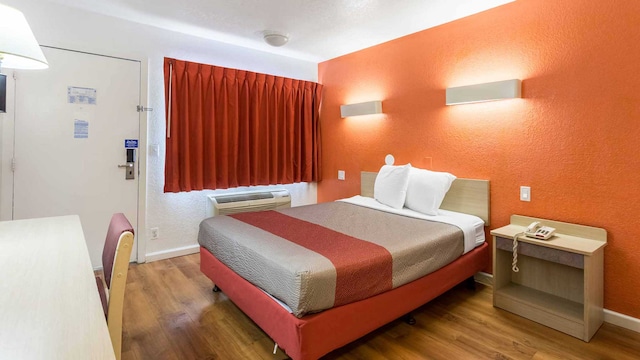 1 FULL BED | NON-SMOKING