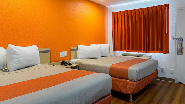 2 Full Beds | Smoking