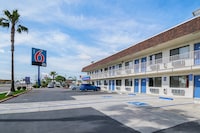 Motel 6 Lost Hills, CA