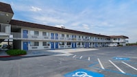 Motel 6 Lost Hills, CA
