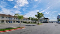 Motel 6 Lost Hills, CA