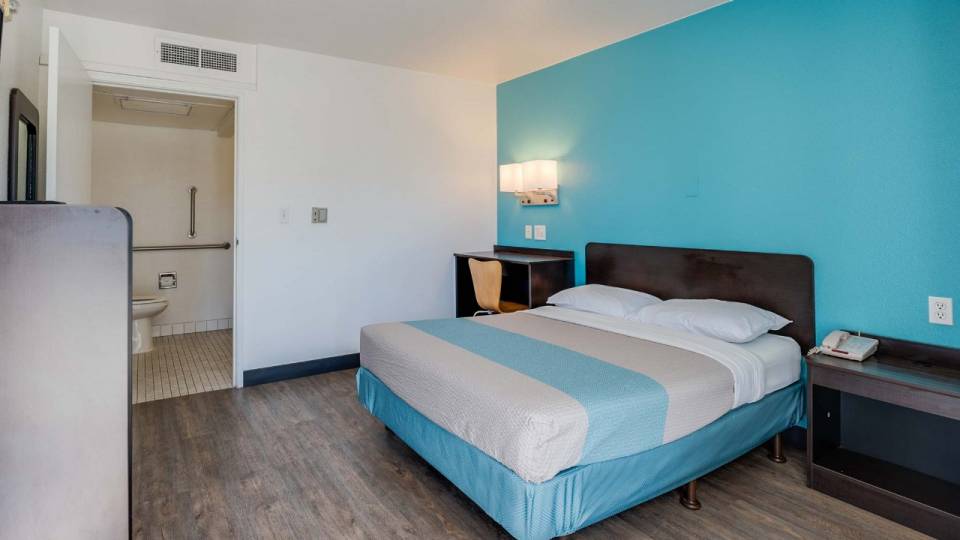 1 FULL BED | ACCESSIBLE