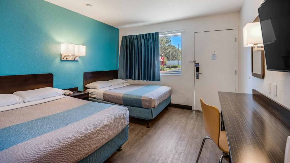 2 FULL BEDS | 