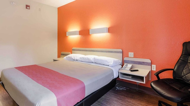 1 KING BED | MOBILITY ACCESSIBLE TUB, NSMK