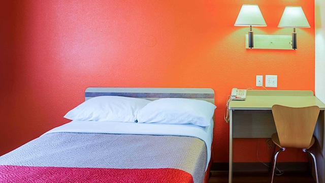 1 Full Bed | ADA/Tub