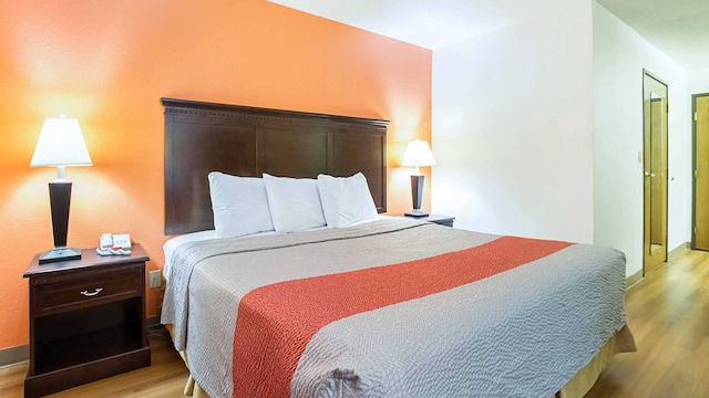 1 KING BED | NON-SMOKING