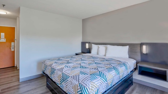 1 King Bed | Smoking, Mini Fridge 