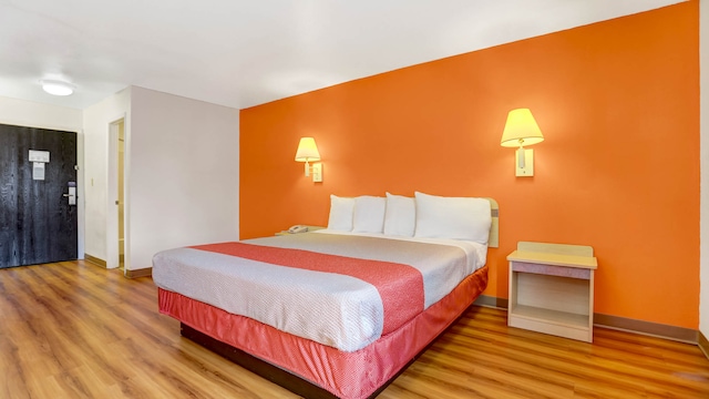 1 King Bed | Non-Smoking