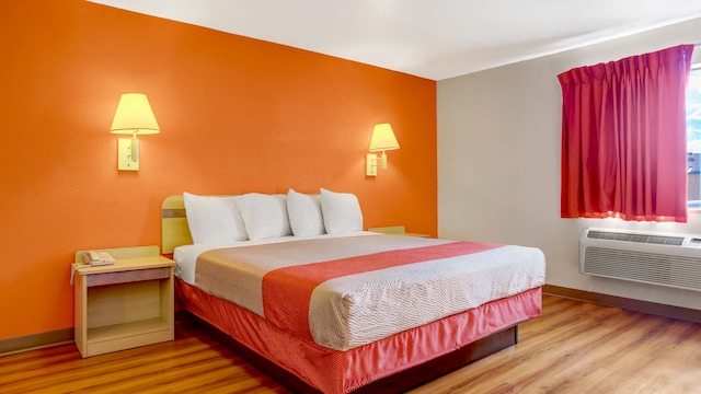 1 King Bed | Mob Acc RI Shwr Nsmk Micfridg