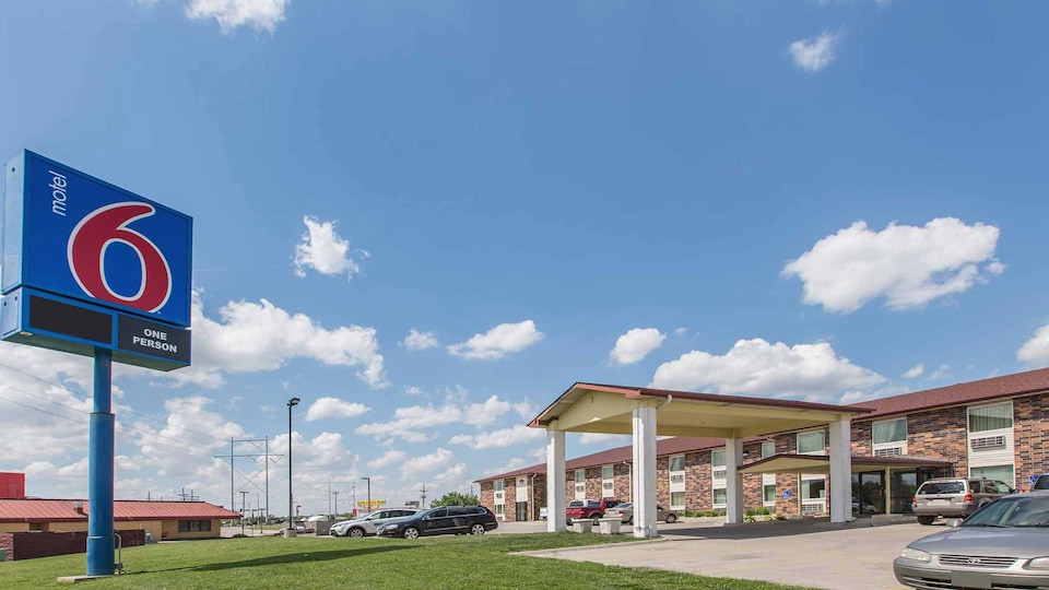 Motel 6 Omaha, NE - Central, C68005, Omaha NE