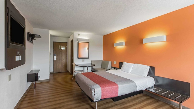 1 Queen Bed | Non-Smoking