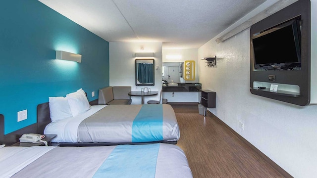 2 Full Beds | Mobility Accessible Tub Nsmk