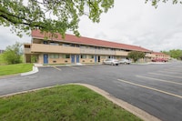 Motel 6 Overland Park, KS