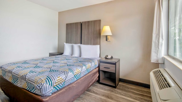 1 Queen Bed | Smoking, Micfridge