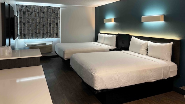 2 Queen Beds | Mobil Access Tub Nsmk Micfridg