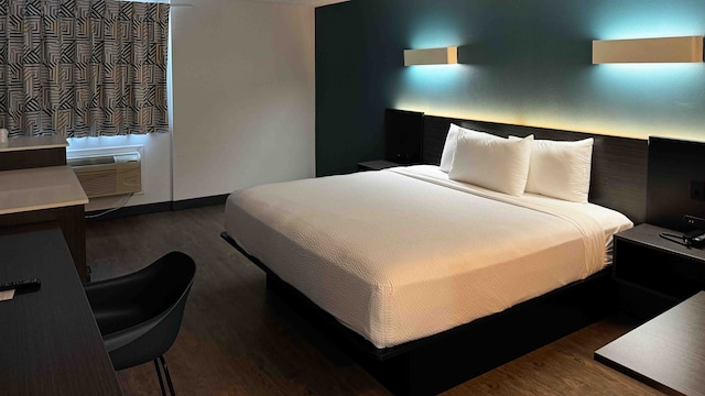 1 King Bed | Mobility Accessible RI Shower Nsmk