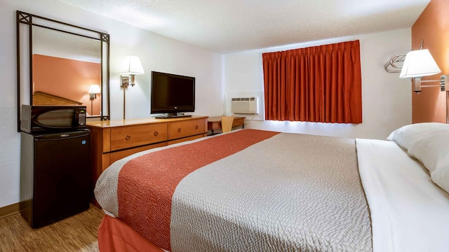 1 KING BED | SMOKING, MICFRIDGE