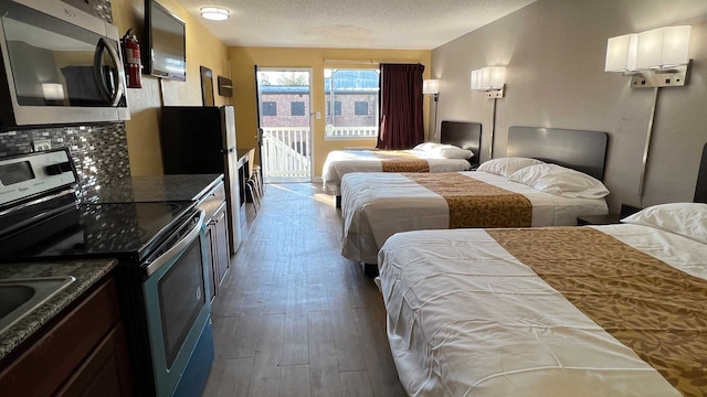 3 Queen Beds | Non-Smoking, Kitchen