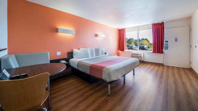 1 KING BED | SMOKING, MICFRIDGE