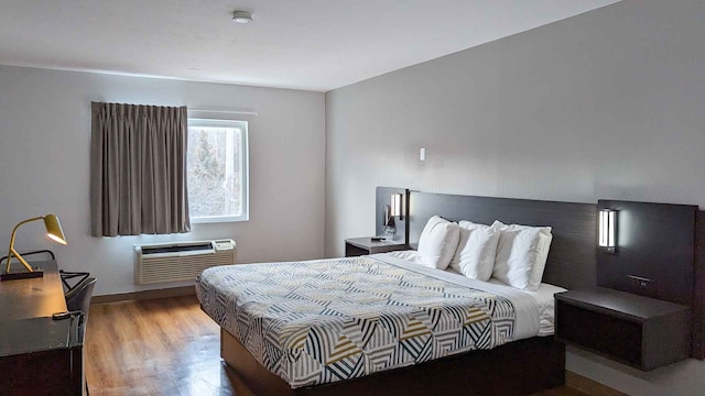 1 King Bed | Premium, Mini Fridge