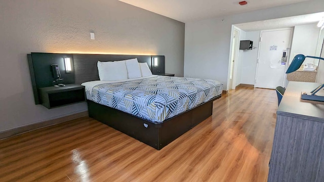 1 Queen Bed | Micfridge