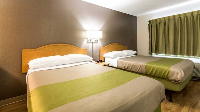 2 Full Beds | Smoking