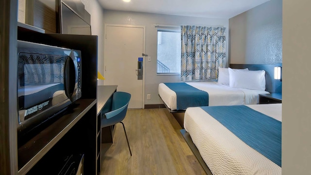 2 Full Beds | Micfridge