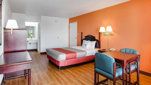 1 King Bed | Non-Smoking